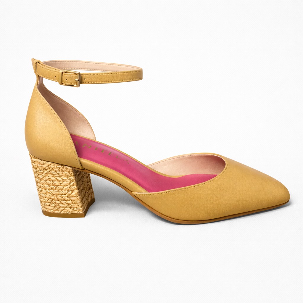 Zapato camel con tacón trenzado.