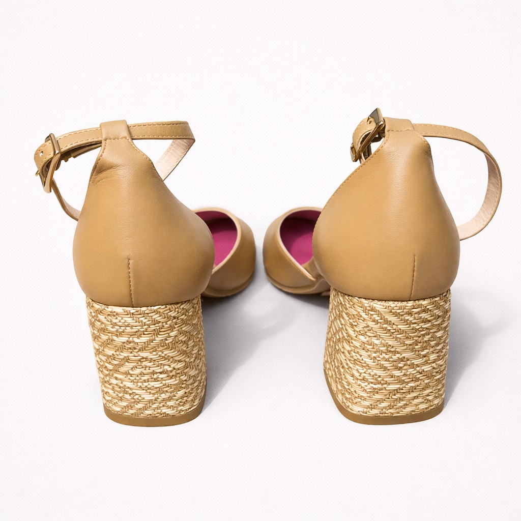 Zapato camel con tacón trenzado. - Imagen 4