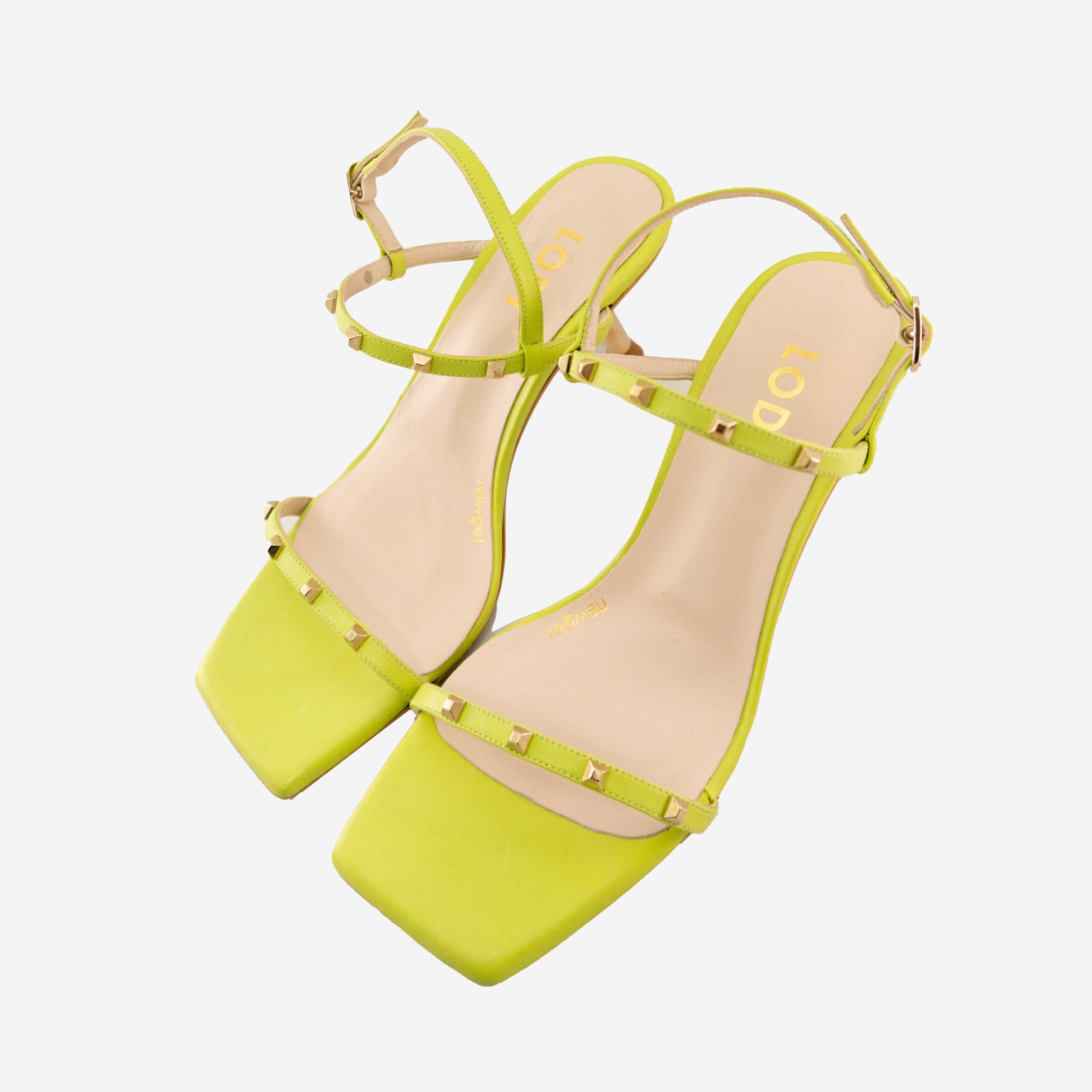 Sandalia limón tachas. - Imagen 4