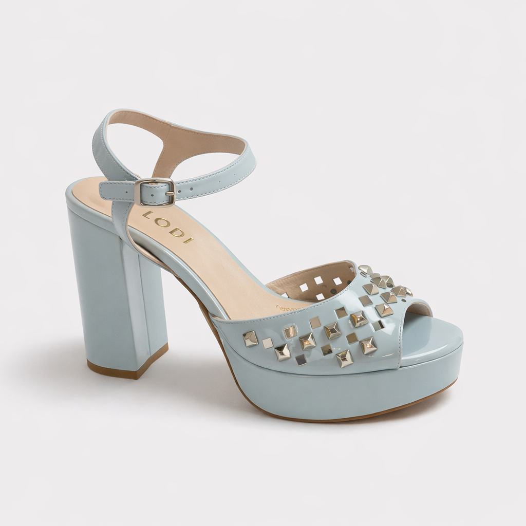 NUEVA COLECCIÓN. (zapato de muestra) Sandalia plataforma charol azul