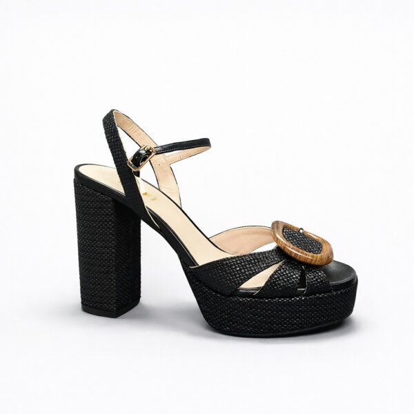 NUEVA COLECCIÓN. (zapato de muestra) Sandalia negra plataforma