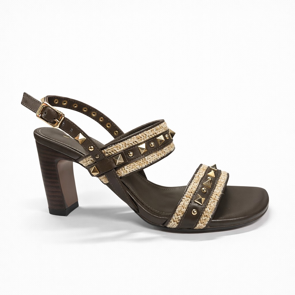 NUEVA COLECCIÓN. (zapato de muestra) Sandalia pelo potro y tachas.