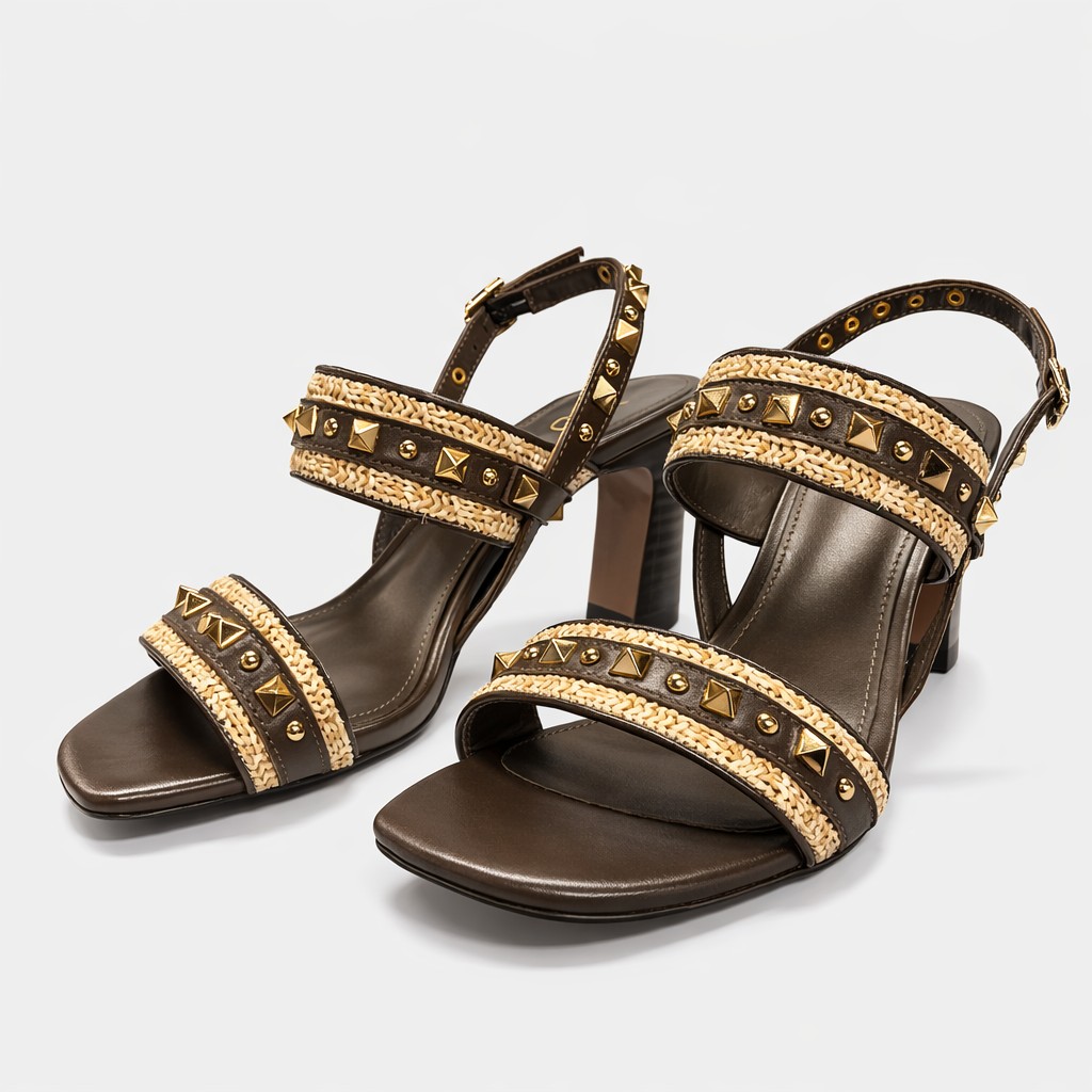 NUEVA COLECCIÓN. (zapato de muestra) Sandalia pelo potro y tachas. - Imagen 2