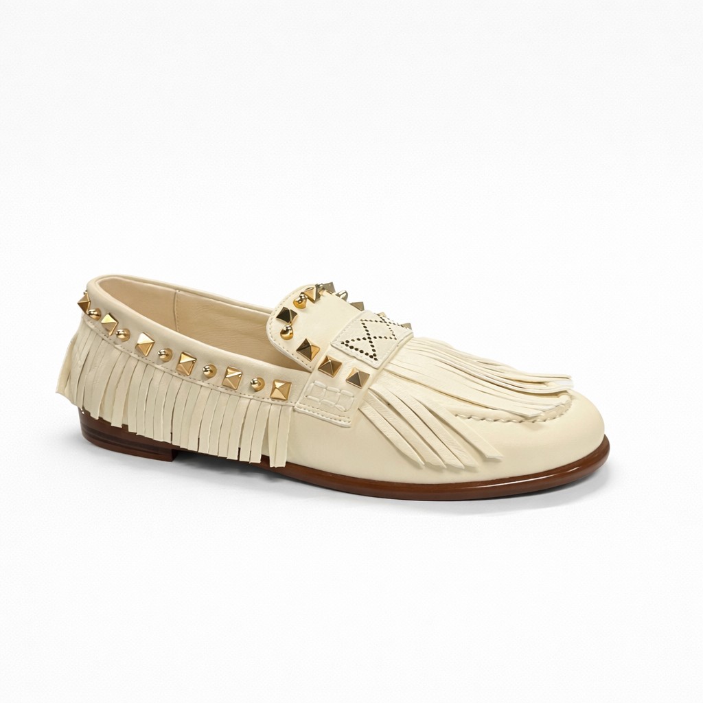NUEVA COLECCIÓN. (zapato de muestra) Mocasín flecos blanco roto