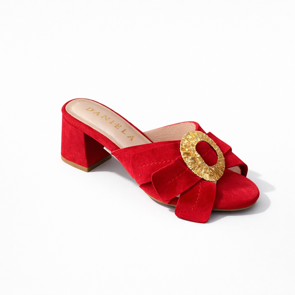 Nueva colección. Sandalia roja
