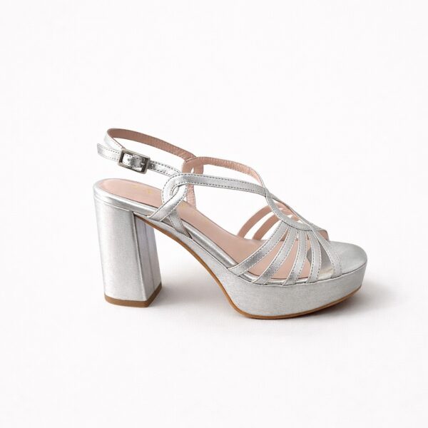 Nueva colección. Sandalia plata tacón alto