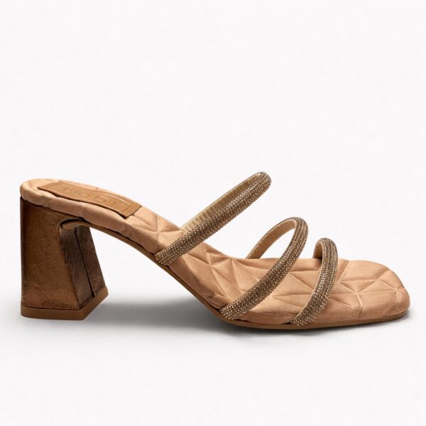 NUEVA COLECCIÓN. (zapato de muestra) Sandalia tacón tiras brillos