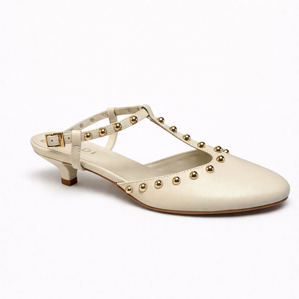 NUEVA COLECCIÓN. (zapato de muestra) Zapato blanco roto tachas