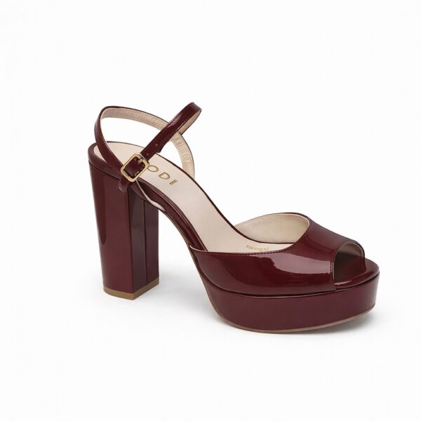 NUEVA COLECCIÓN. (zapato de muestra) Sandalia charol burdeos