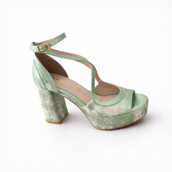 Nueva colección. Sandalia plataforma verde menta