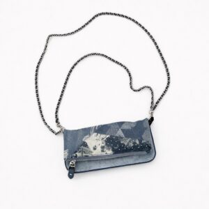 Bolso bandolera denim patchwork con cadena