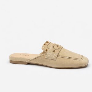 NUEVA COLECCIÓN (zapato de muestra) Mule ante beige tachas