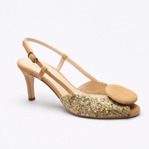 NUEVA COLECCIÓN. (zapato de muestra) Sandalia tacón beige