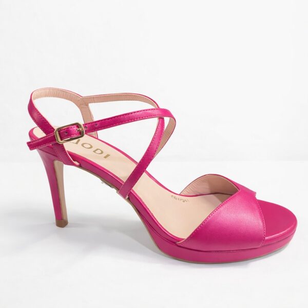 NUEVA COLECCIÓN. (zapato de muestra) Sandalia tacón fucsia