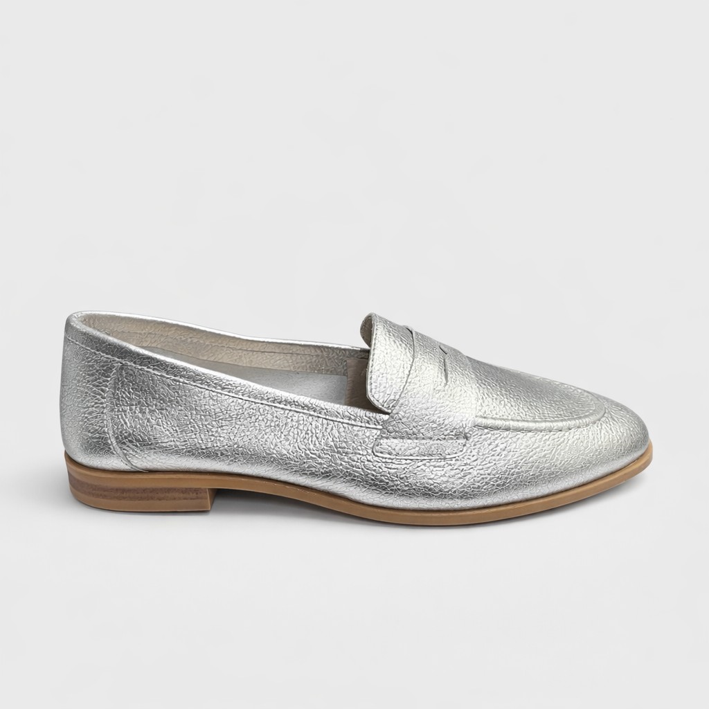 NUEVA COLECCIÓN. (zapato de muestra) Mocasín plata