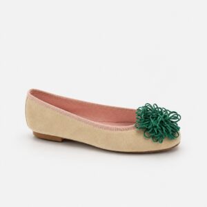 BAILARINA  ante flor verde