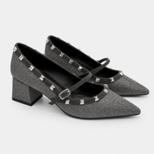 Zapato gris, tachas. LODI