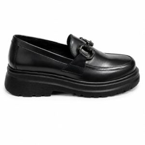 Mocasín negro plataforma.