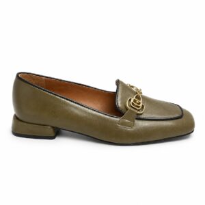 Mocasín verde oliva plano. DANIELA SHOES.