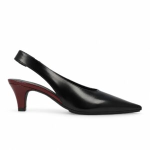 NUEVA COLECCIÓN. Salón charol negro y tacón burdeos (zapato de muestra)
