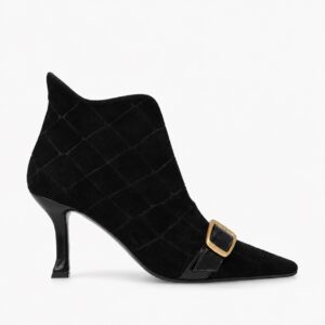 NUEVA COLECCIÓN. Botín ante hebilla dorada, negro. (zapato de muestra)