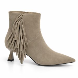 NUEVA COLECCIÓN. Botín ante beige flecos. (zapato de muestra )