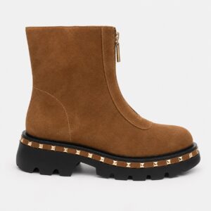 NUEVA COLECCIÓN. Botín ante tachas. (zapato de muestra)