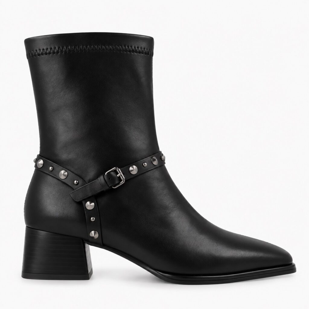 NUEVA COLECCIÓN. Botín negro hebillas. (zapato de muestra)